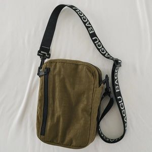 Baggu Kelp Sport Crossbody w/ Original Contrast Logo Strap